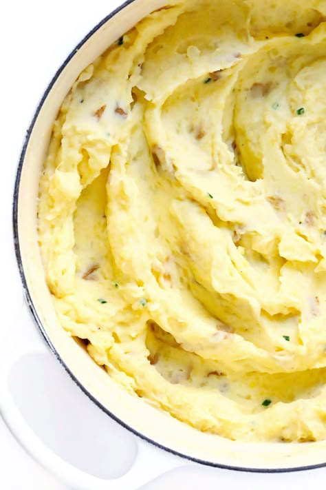 My all-time favorite mashed potatoes recipe! These homemade mashed potatoes are perfectly rich and creamy and buttery, full of great flavor, easy to make, and always a crowd fave. Perfect for Thanksgiving or other holidays, or just as a delicious side dish for any weeknight dinner. Feel free to add extra garlic or seasonings if you would like. | Gimme Some Oven #mashed #potatoes #thanksgiving #christmas #side #glutenfree #creamy #garlic #sidedish #recipe #vegetarian The Best Mashed Potatoes, Homemade Mashed Potatoes, Best Mashed Potatoes, Mashed Potatoes Recipe, Thanksgiving Dinner Table, Gimme Some Oven, Yukon Gold, Mashed Potato Recipes, I Have A Secret