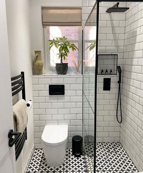 Bathroom Tile Design Ideas, Beautiful Tile Bathroom, Small Shower Room, Black And White Tiles Bathroom, Tile Design Ideas, Small Bathroom With Shower, Small Bathroom Layout, Black White Bathrooms, Small Bathroom Interior