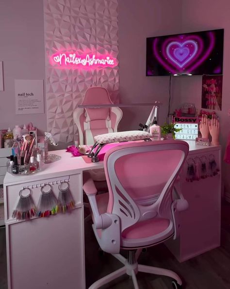 Nail Tech Room Decor Ideas, Nail Room Ideas Home Small Luxury, Nail Tech Set Up Ideas, Nail Tech Station At Home Decor, Nail Tech Room Decor, Garage Nail Salon Ideas, Nailtech Room, Nail Buisness Aesthetic, Nail Suite Decor Ideas