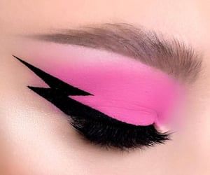 Cat Eye Eyeliner Tutorial, Grafik Eyeliner, Eyeliner Smokey, Creative Eyeliner, Editorial Make-up, Eyeliner Guide, Cat Eye Eyeliner, Tutorial Eyeliner, Eyeliner Techniques