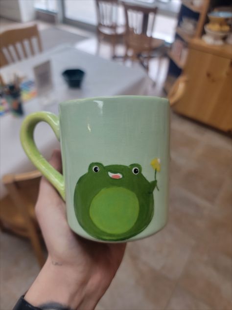 A Kawaii inspired froggie mug 


 #potterypainting #ceramics #paintyourownpottery #potterypaintingideas #frog #mug Frog Mug, Diy Pottery Painting, Ceramic Frogs, Paint Your Own Pottery, Diy Mugs, Cute Frog, Diy Pottery, Ceramics Ideas Pottery, Cute Frogs