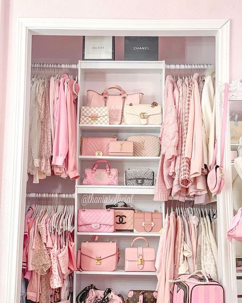 Pretty Walk In Closet, Big Pink Closet, Kawaii Walk In Closet, Barbie Walk In Closet, Pink Wardrobe Aesthetic, Coquette Walk In Closet, Rich Girl Closet, Big Closet Aesthetic, Pink Closet Aesthetic