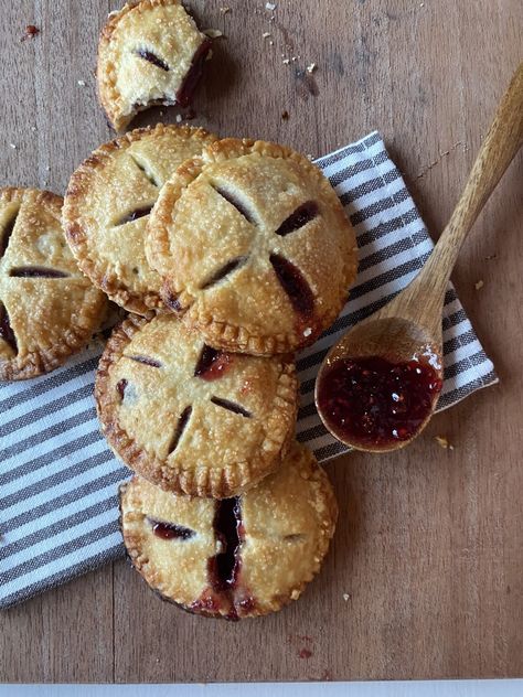 Easy Homemade Rustic Hand Pies with Berry Filling Hand Pies Recipes, Berry Filling, Cottagecore Food, Pie Crust Edges, Pie Crust Dough, Hand Pie Recipes, Hand Pie, Raspberry Preserves, Berry Pie