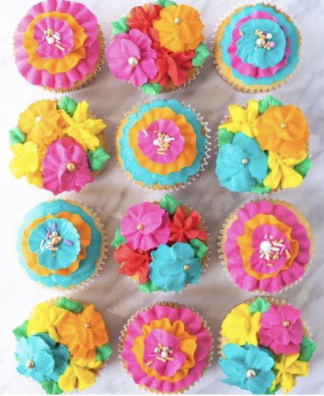 Fiesta Party Cupcakes, Cinco De Mayo Cupcakes Ideas, Cinco De Mayo Cupcake Ideas, Fiesta Cupcakes Ideas, Mexican Theme Cupcakes, Mexican Cupcakes, Super Moist Cake, Banana Toffee, Wilton Decorating Tips