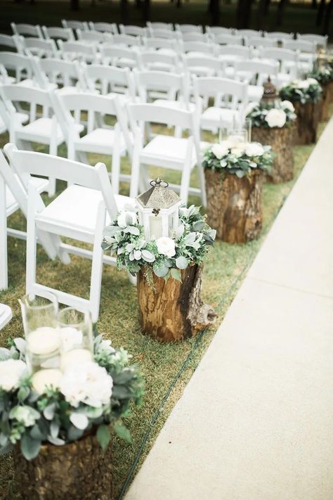 Outdoor Wedding Pews Aisle Decorations, Outdoor Wedding Aisle, Wedding Aisle Decorations Outdoor, Outside Wedding Ceremonies, Wedding Aisle Outdoor, Diy Outdoor Weddings, Wedding Alters, Wedding Isles, Garden Theme Wedding