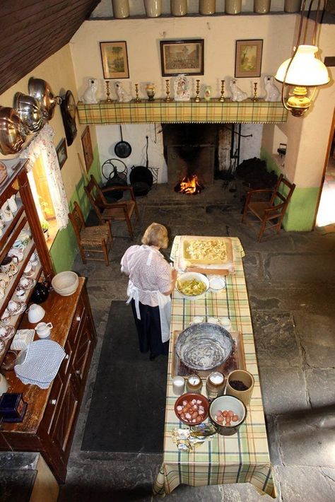 Irish House Interior, Traditional Irish Cottage Interiors, Irish Kitchen Decor, Irish Cottage Decor, Cottage Bungalow House Plans, Irish Cottage Interiors, Small Rustic House, Irish Farmhouse, Irish Interior Design