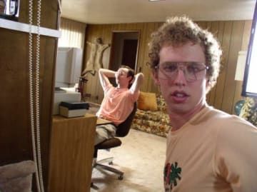 34 Behind The Scenes Photos That Will Change The Way You Look At Classic Movies Jon Heder, Napoleon Dynamite, Tony Soprano, Nick Miller, Cartoon Network Adventure Time, Vertical Poster, Progress Pictures, Popular Movies, Scene Photo