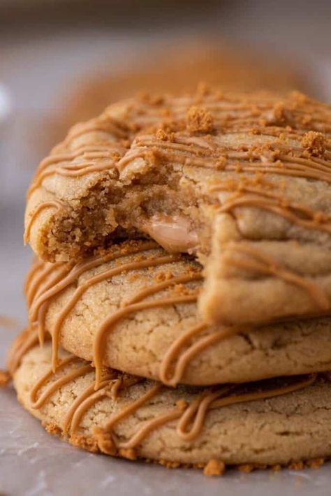 The Best Crumbl Cookie Butter Lava Cookies - Lifestyle of a Foodie Biscoff Cookie Recipe, Lava Cookies, Crumble Cookie Recipe, Cup Cookie, Lifestyle Of A Foodie, Crumble Cookie, Vegetarian Cookies, Biscoff Cookie Butter, Cookie Bakery