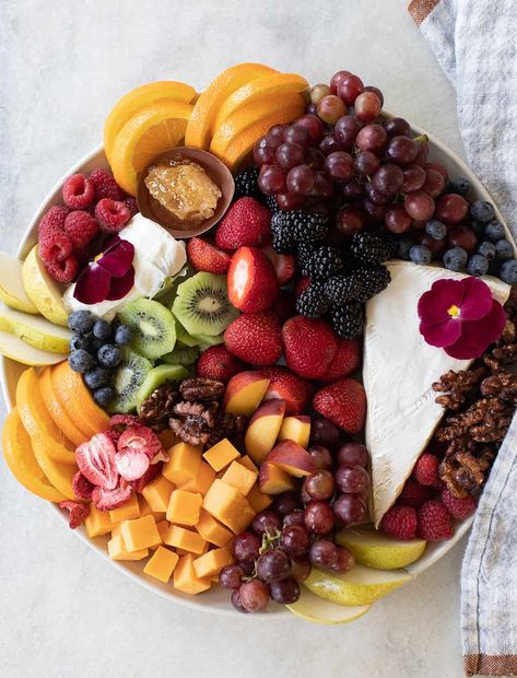 Fruit and Cheese Platter Fruit And Cheese Platter For Party, Beautiful Fruit Platter, Fruit And Cheese Tray, Fruit And Cheese Platter, Baking Lessons, Fruit Platters, Ladies Brunch, School Lunch Ideas, Dessert Platter