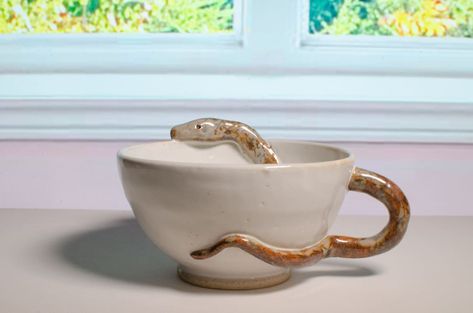 Ceramic Snake, Snake Mug, Clay Classes, Cerámica Ideas, Diy Ceramic, Clay Mugs, Ceramic Handmade, Mug Ceramic, Grumpy Cat