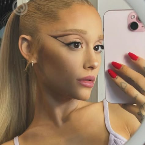 ariana icon Ariana Grande Pfp, Ariana Core, Ariana Grande Icons, Ariana Grande Photos, Ariana G, Somewhere Over The Rainbow, Eternal Sunshine, Over The Rainbow, The Mirror