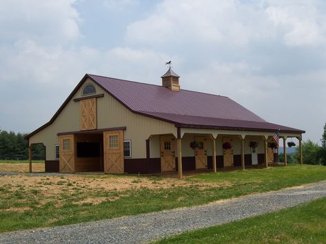 White Metal Roof, Metal Barn Homes, Dream Horse Barns, Horse Barn Plans, Backyard Farm, Apartment Exterior, Barn Pictures, Pole Barns, Pole Barn House Plans