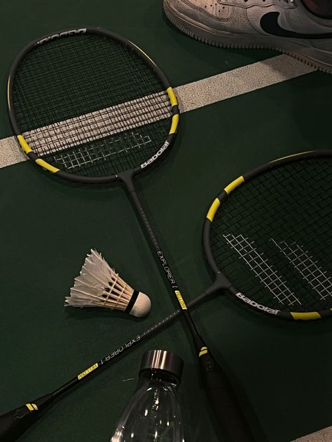 Badminton Pictures, Badminton Photos, Badminton Set, Badminton Sport, Tennis Aesthetic, Magic Night, Indoor Workout, Sports Aesthetic, Badminton Racket