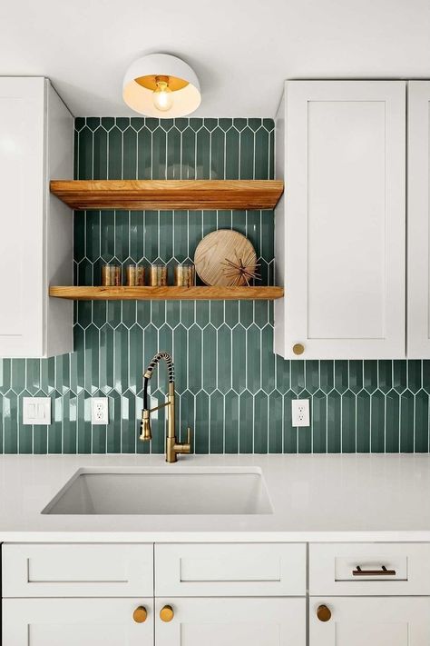 TileBar on X: "We are here for the green tile trend! 👌 This backsplash gives the space a super unique yet classic style thanks to the stunning Jade color and 3-D effect of these picket tiles. Who else is loving green lately?? 💚 Featured Product: Kent 3D in Jade Designed By: @b3ecreative https://t.co/3fVnrHkwlw" / X Green Kitchen Splashback Tiles, Jade Green Backsplash, Teal Kitchen Tiles, Green Tile Backsplash Kitchen, Fun Kitchen Backsplash, Green Kitchen Backsplash Tile, Green Kitchen Backsplash, Picket Tile, Green Tile Backsplash