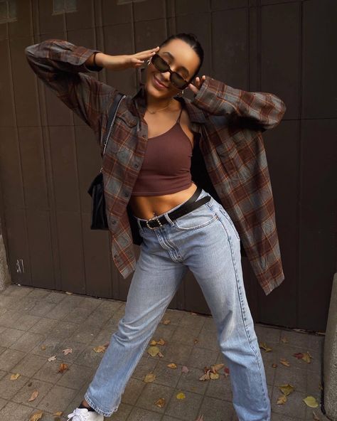 Fits With Flannels, Oversized Flannel Shirt Outfit, Autumn Flannel Outfits, Fannels Shirts Outfits Women, Flannel Coat Outfit, How To Style Brown Flannel, Fall Fits Flannel, Crop Flannel Outfits, Oversized Flannel Outfits Fall