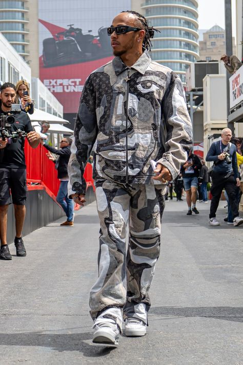 Lewis Hamilton wears Louis Vuitton and Off-White at the Azerbaijan GP. Lewis Hamilton Style, Lewis Hamilton Fashion, Lewis Hamilton Outfit, F1 Paddock, Hamilton Outfits, Celeb Outfits, His Closet, Fashion Archive, King Fashion