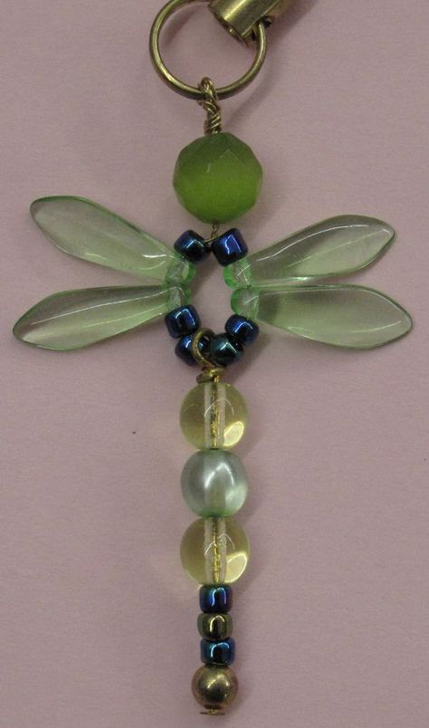 Tassen Hanger, Seed Bead Tutorials, Anting Manik, Beaded Dragonfly, Diy Collier, Bijoux Fil Aluminium, Green Dragonfly, Seed Bead Tutorial, Beaded Crafts