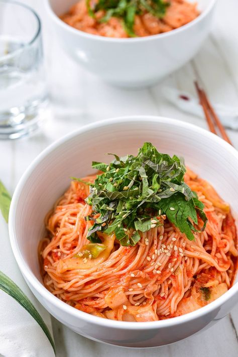 Kimchi Bibim Guksu (Spicy Cold Noodles with Kimchi) Noodles With Kimchi, Spicy Cold Noodles, Cold Noodles Recipes, Bibim Guksu, Asian Potluck, Korean Bapsang, Kimchi Noodles, Korean Noodles, Cold Noodles