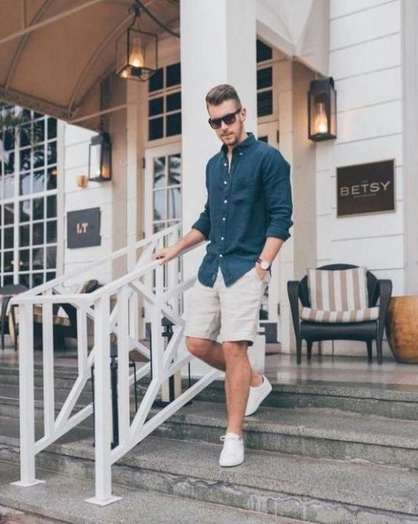 15 Men's Summer Outfits to Have Him Feeling and Looking Cool Casual Chique Stijl, Beach Outfit Men, Men's Summer Outfit, Mens Summer Outfits, Mens Casual Outfits Summer, Vintage Man, Stylish Men Casual, Elegante Casual, Mode Casual