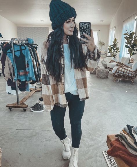 Cute Outfits For 60 Degree Weather, Outfits For 60 Degree Weather, 60 Degree Weather Outfit, Stylish Mom Outfits, Cute Lounge Outfits, Chelsea Houska, Chelsea Deboer, Stylish Mom, Mama Style