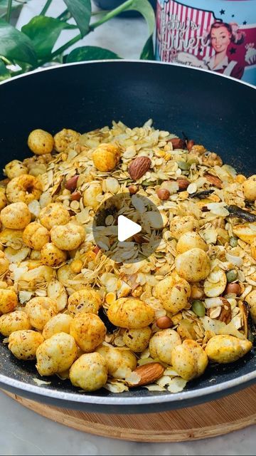 Healthy Namkeen Recipes, Home Made Healthy Namkeen, Poha Namkeen Recipe, Poha Snacks Recipe, Evening Healthy Snacks Indian, Healthy Tea Time Snacks, Healthy Evening Snacks Indian, Dry Snacks Recipes Indian, Namkeen Recipes