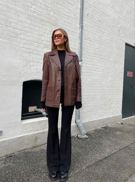 Sofia Boman, Vinter Mode Outfits, Looks Street Style, Brown Leather Jacket, Blazer Outfits, Look Vintage, 가을 패션, Autumn Outfit, Outfit Inspo Fall