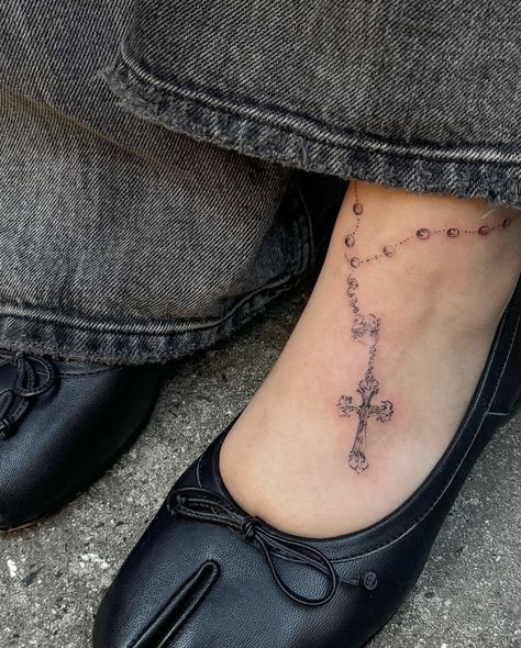 Purity Symbol Tattoo Ideas, Simple Mary Tattoo, Rosary Tattoo On Leg, Rosary Shoulder Tattoo, Cross Anklet Tattoo, Foot Rosary Tattoo, Mexicana Tattoo Design, Greywash Tattoo Ideas, Stomach Tattoo Placement