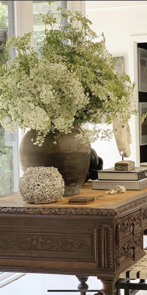 William Mcclure, Fake Flowers Decor, Venomous Snakes, Home Floral Arrangements, Classic Living Room, Beautiful Flower Arrangements, Deco Floral, Beautiful Interiors, Snakes