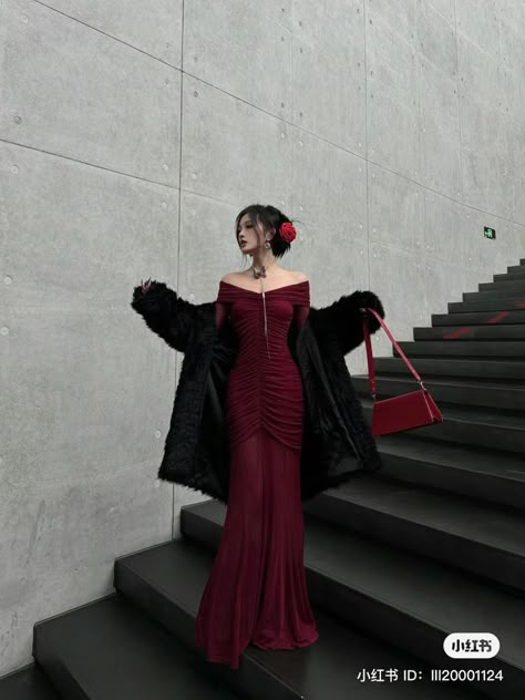 Mafia Dress, Dark Red Dresses, Pretty Prom Dresses, Gala Dresses, Glam Dresses, Dark Fashion, Looks Vintage, Elegant Outfit, Ball Dresses