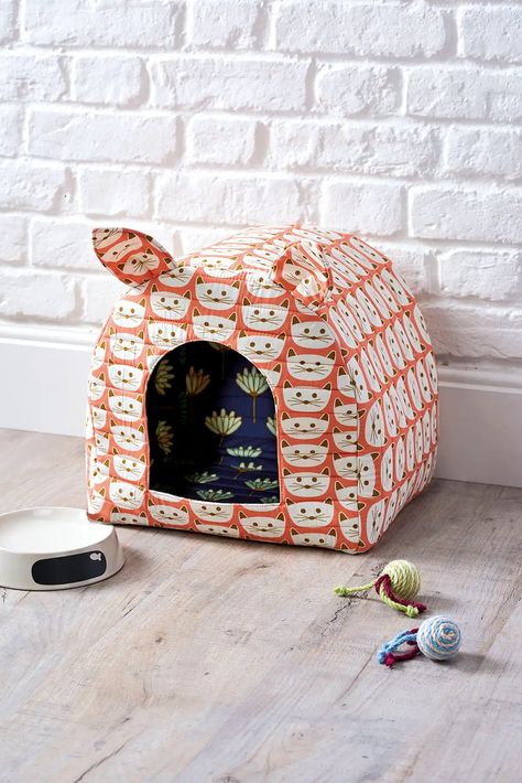 DIY cat bed Cat Bed Pattern, Bed Tutorial, Diy Cat Bed, Cat Quilt Patterns, Niche Chat, Cat Tent, Cozy Cat, Homemade Cat, Cat Cave