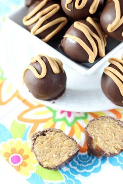 Chocolate Peanut Butter Cake Truffles Peanut Butter Cake Pops, Cake Truffles Recipe, Chocolate Fudge Frosting, Chocolate Peanut Butter Cake, Truffles Recipe, Boxed Cake, Butter Balls, Peanut Butter Cake, Vegetarian Cake