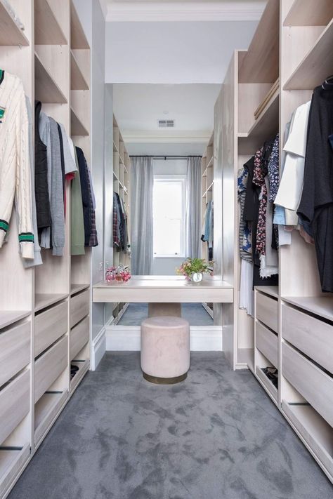 A Walk In Closet, Reka Bentuk Bilik Tidur, Small Dressing Rooms, Ideas Closet, Simple Dressing, Walking Closet, Dream Closet Design, Walk In Closet Design, Closet Design Layout