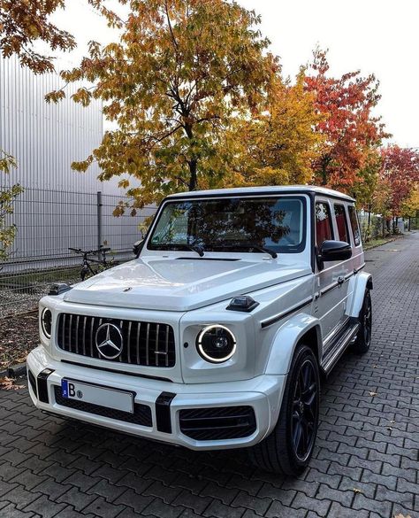 Mercedes Benz Gclass on Instagram: “White G @millionaire.surroundings #millionairesurroundings #gclass” Mercedes G Wagon White, Mercedes G Series, Mercedes 4x4, Amg G63, Dream Cars Mercedes, Mercedes G Wagon, G63 Amg, Mercedes Benz Trucks, Benz G Class