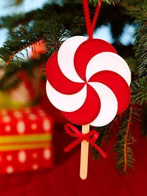 Easy Christmas decorations to make with your kids. Paper Christmas Ornaments, Easy Christmas Decorations, Christmas Paper Crafts, Christmas Crafts For Gifts, Paper Ornaments, Christmas Classroom, Easy Christmas Crafts, Christmas Ornament Crafts, Christmas Ornaments To Make