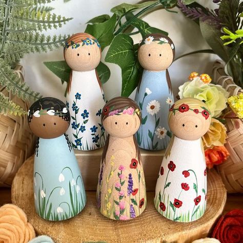 Natural Wood Crafts, Pretty Pegs, Operation Christmas Child Boxes, Wooden People, Wooden Peg Dolls, Wood Peg Dolls, Peg People, Operation Christmas Child, Clothespin Dolls