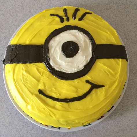 Easy Minion Cake. Minions Smash Cake, Minion Birthday Cake Easy, Diy Minion Cake, Minion Cake Birthday, Easy Minion Cake, Minions Cake Ideas, Minion Cake Ideas, Birthday Cake Minion, Cake Minion