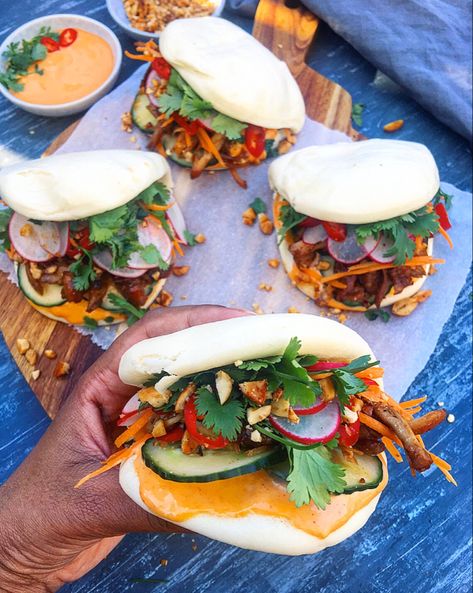 Enjoy these Taiwanese inspired Bao Buns today! I’m using juicy chicken thighs, a creamy sriracha mayo and for that extra crunch, some fresh veggies for my version. Chicken Bao Buns, Vegetarian Stuffing, Bao Buns, Pulled Chicken, Bun Recipe, Steamed Buns, Thigh Recipes, Asian Cooking, Chicken Thigh Recipes