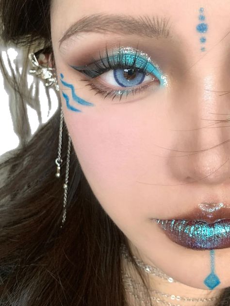 Shark Makeup, Holographic Eyeshadow, Fish Makeup, Alien Makeup, Crying Tears, Mermaid Halloween, Eye Makeup Designs, Fairy Makeup, Mermaid Makeup