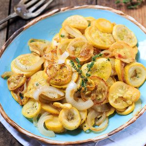 Sauteed Summer Squash, Squash And Onions, Sauteed Yellow Squash, Easy Summer Side Dishes, Summer Squash Recipes, Yellow Squash Recipes, Onion Recipes, Veggie Side Dishes, Squash Recipes