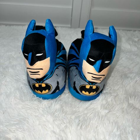 Dc Comics Batman Plush 3d Head Sock Top Slippers. Nwot. Super Cute For Your Batman Fan!! (Toddler Size 9/10) [M62328] Batman Slippers, Batman Plush, Head Sock, Toddler Sizes, 9 And 10, Dc Comics, Black Blue, Kids Shoes, Blue Black