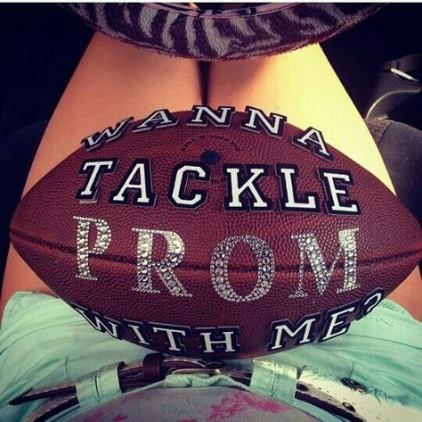 Football Promposal, Creative Prom Proposal Ideas, Prom Invites, Cute Promposals, Prom Pictures Group, Promposal Ideas, Cute Homecoming Proposals, Cute Prom Proposals, Asking To Prom