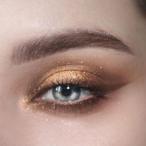 Gold Inspired Makeup, Golden Makeup Look Glam, Gold Makeup Looks For Prom, Champagne Smokey Eye, Gold Prom Makeup, Gold Glam Makeup, Gold Halo Eye, Golden Makeup Look, Gold Eye Look