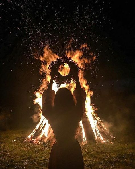 Slavic Mythology, Foto Poses, Season Of The Witch, Beltane, Witch Aesthetic, Witchy Woman, Fantasy Aesthetic, Summer Solstice, Futurism