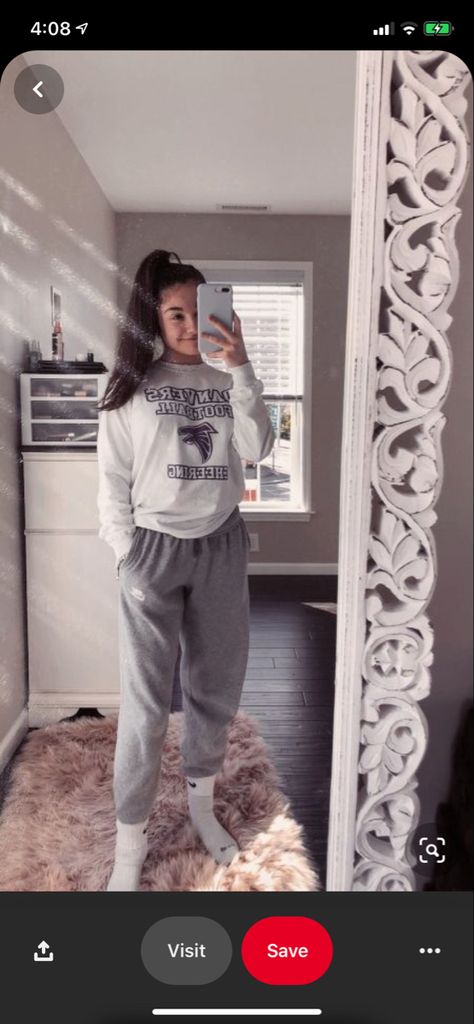 Roots Sweatpants Outfit, Lazy School Outfit, Sweatpants Outfits For School, Trendy Outfits With Leggings, Roots Sweatpants, Cute Sweatpants Outfit, Outfits Lazy, Cute Sweatpants, Winter Outfits For School