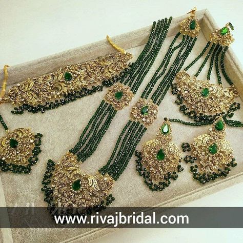 Bridal Jewlery, Heavy Necklace, Bridal Jewelry Sets Brides, Indian Bridal Jewelry, Pakistani Bridal Jewelry, Indian Bridal Jewelry Sets, Velvet Shawl, Bridal Jewellery Design, Bridal Choker