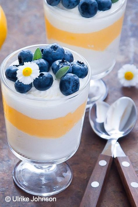 Try this German Quark Dessert with Homemade Advocaat Egg Liqueur! Think of these as dreamy rich Marscarpone Yogurt Parfaits layered with vanilla-scented Egg Liqueur (Advocaat) - an easy German Dessert Recipe that is popular during Easter. Berry Trifle, German Desserts, Blueberry Desserts, Fire Food, Individual Desserts, Köstliche Desserts, Lemon Blueberry, Lemon Curd, Pretty Food