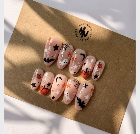 Press On Nails Halloween, Retro Halloween Nails, Skeleton Halloween Nails, Spooky Fall Nails, Nails Halloween Pumpkin, Spooky Nails Halloween, Nails Star, Nail Halloween, Nails File