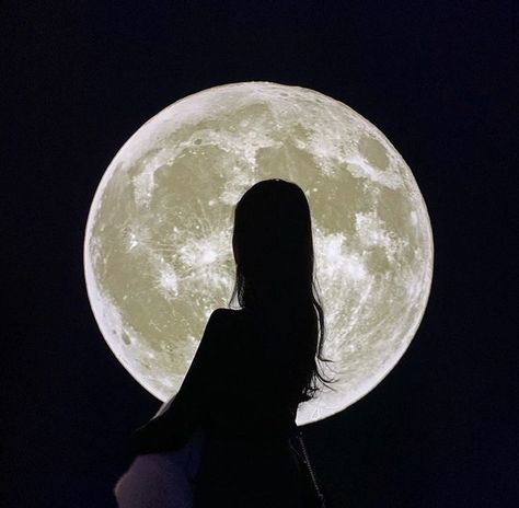 Personajes Studio Ghibli, Moon Girl, The Moon Is Beautiful, Look At The Moon, Moon Lovers, Moon Child, Black Aesthetic, Aesthetic Photo, Dark Aesthetic