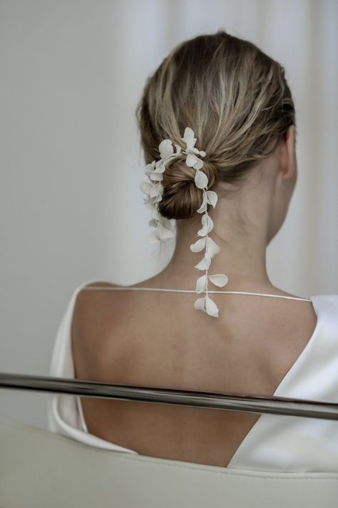 Nora Hairpin — A.B. ELLIE Hair With Flowers, Floral Bridal Comb, Bridal Hairpins, Elegant Veils, Best Bride, Chic Purses, Bridal Studio, Bridal Separates, Bridal Comb