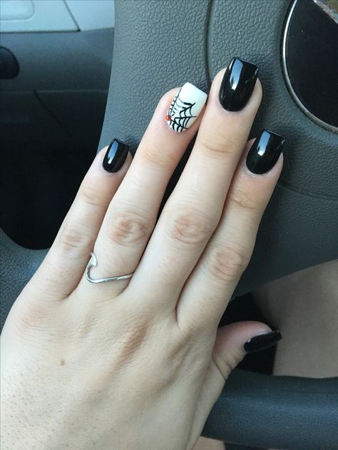 Halloween nails Halloween Dip Nails Ideas Black, Witches Nails Designs, Simple Hocus Pocus Nails, October Nails Acrylic Short, East Halloween Nails, Halloween Manicure Ideas For Short Nails, Easy Halloween Nails Short, Halloween Nail Designs Short Square, Short Black Halloween Nails